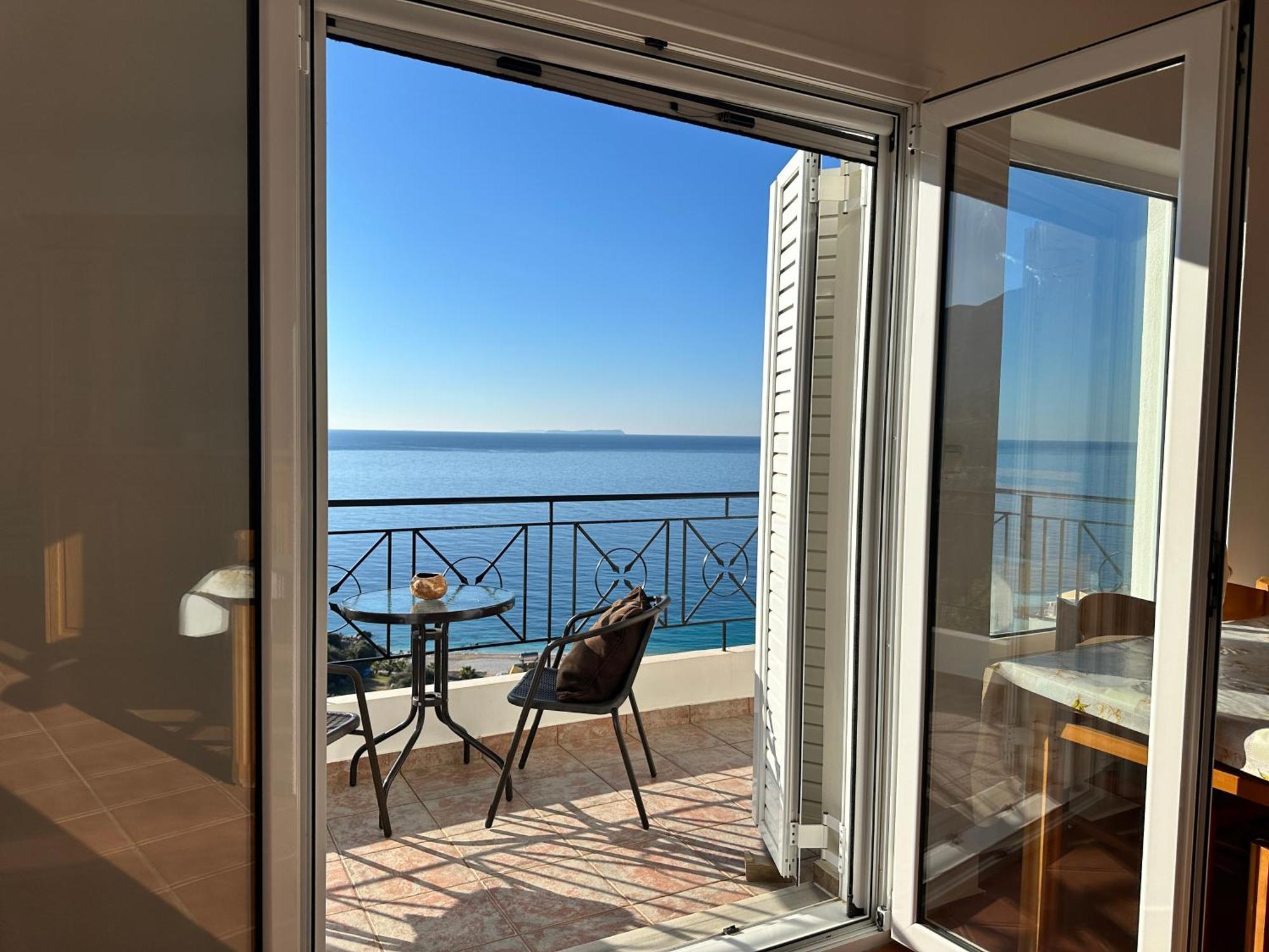 Roumers Himara Exterior photo
