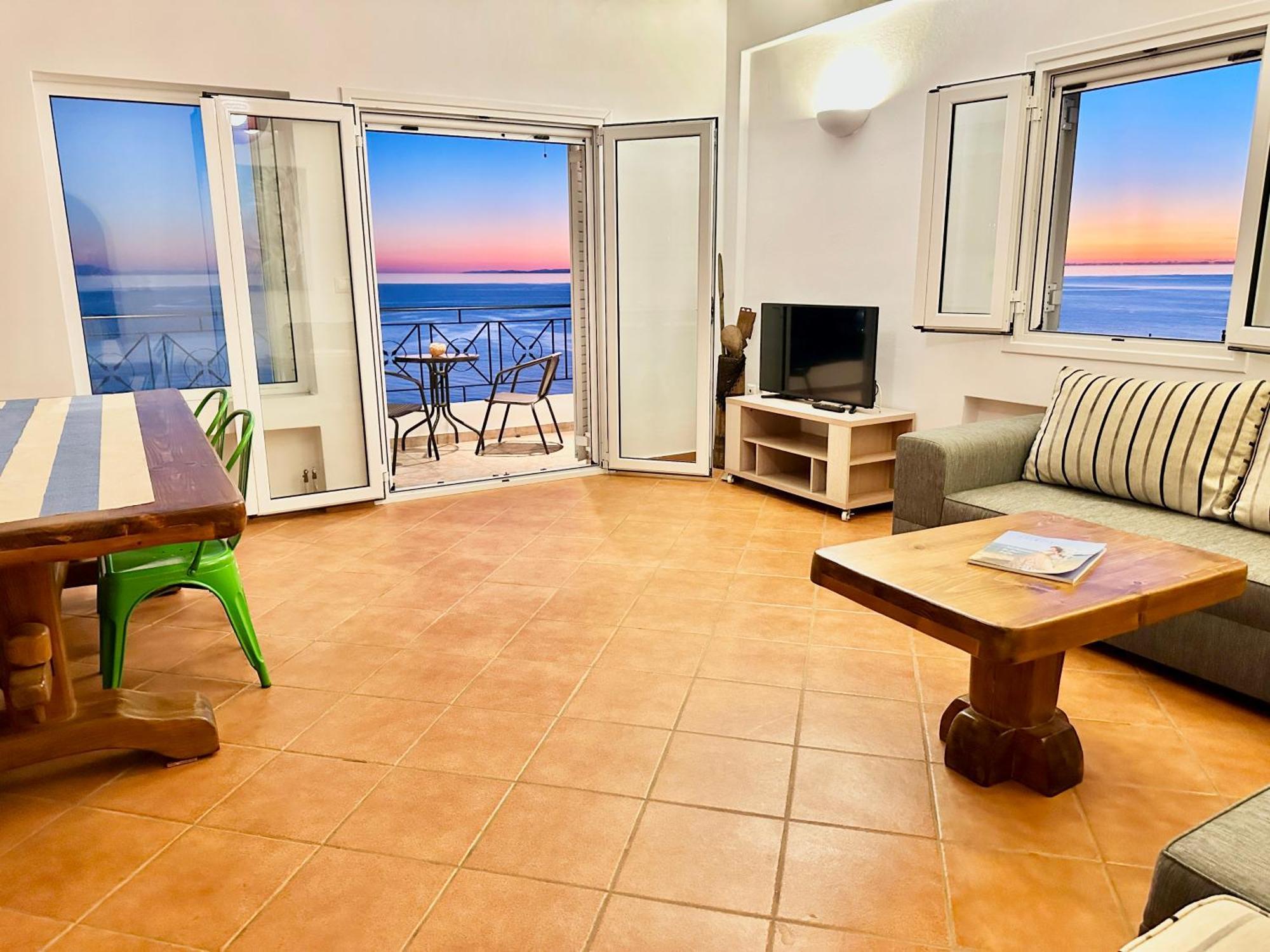 Roumers Himara Exterior photo